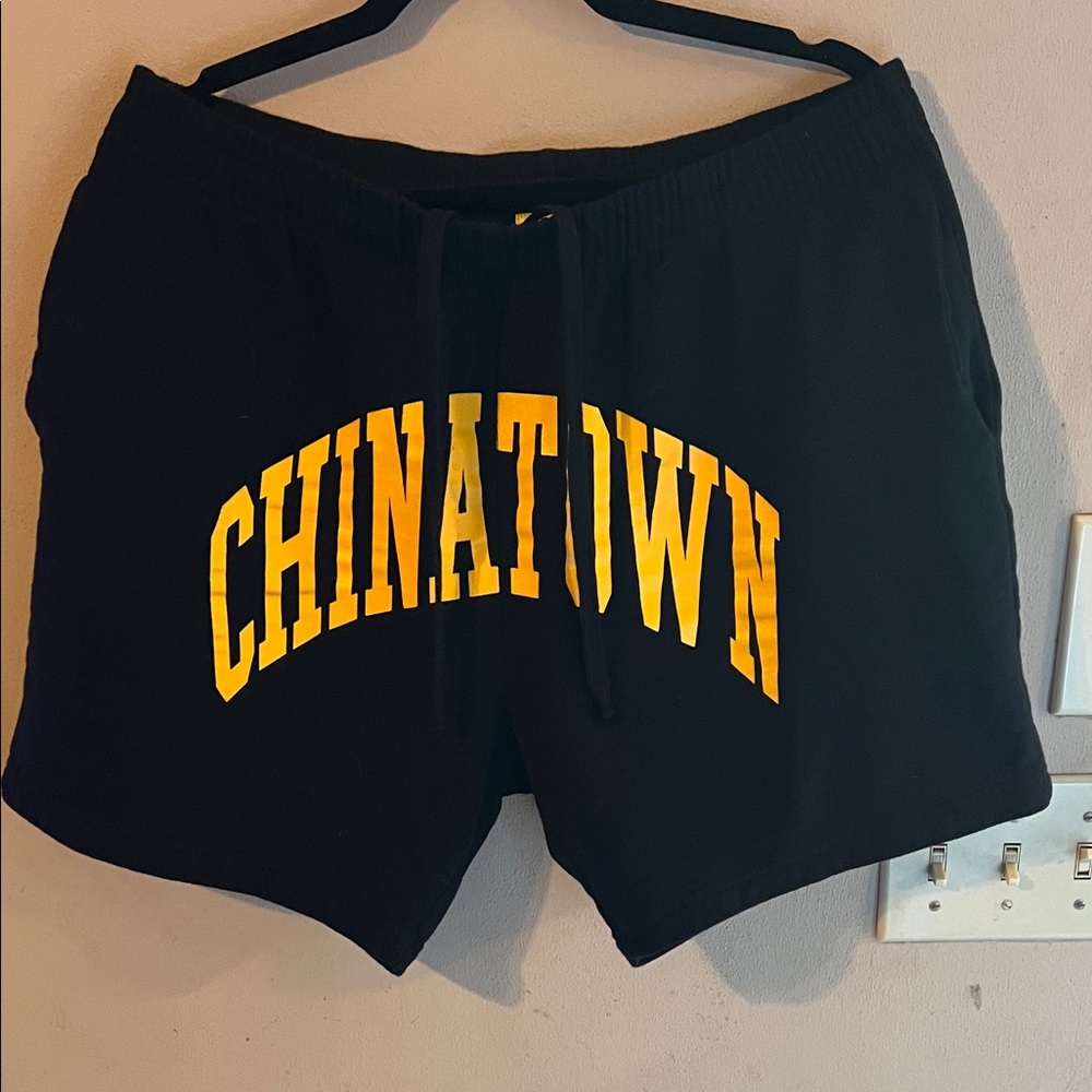RARE CHINATOWN MARKET SHORTS SIZE XL